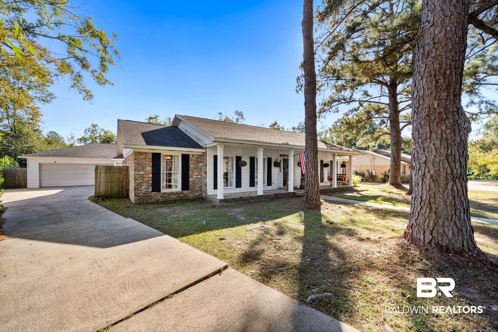 105 Claridge Road South Mobile, AL 36608 - Photo 2 of 37