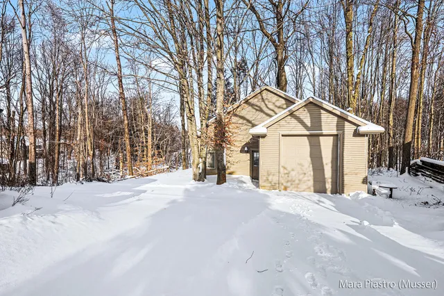 $539,900 | 4035 Patti Road, Dorr, MI 49323