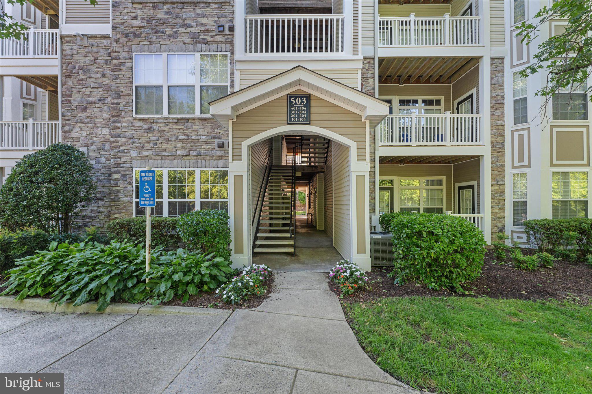 503 Sunset View Terrace Southeast, Unit 101 Leesburg, VA 20175 - Photo 3 of 39 Charming entrance to modern living.