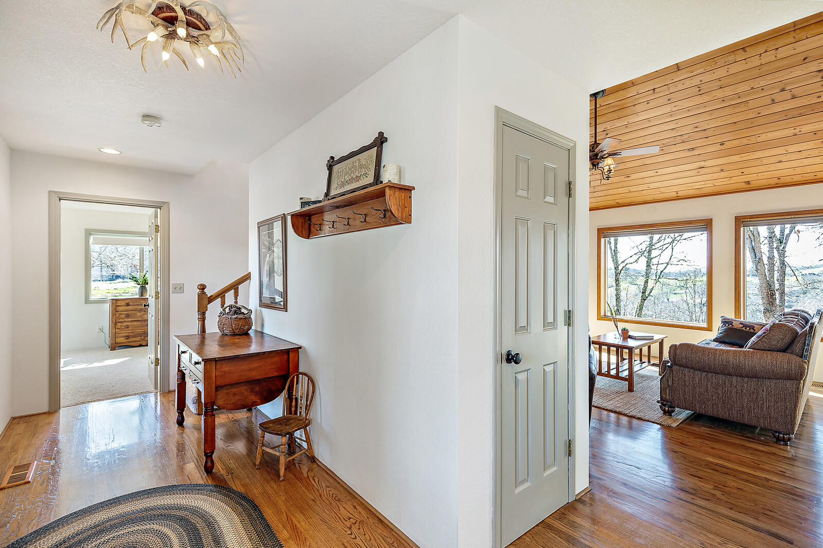 475 South Obenchain Road Eagle Point, OR 97524 - Photo 10 of 54 11-Entry