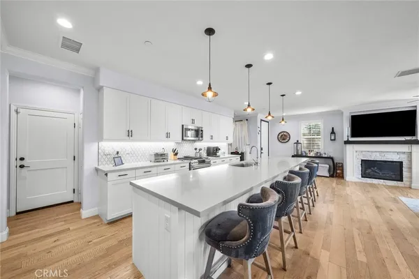 $1,079,900 | 221 Morro Way, Unit 1, Simi Valley, CA 93065