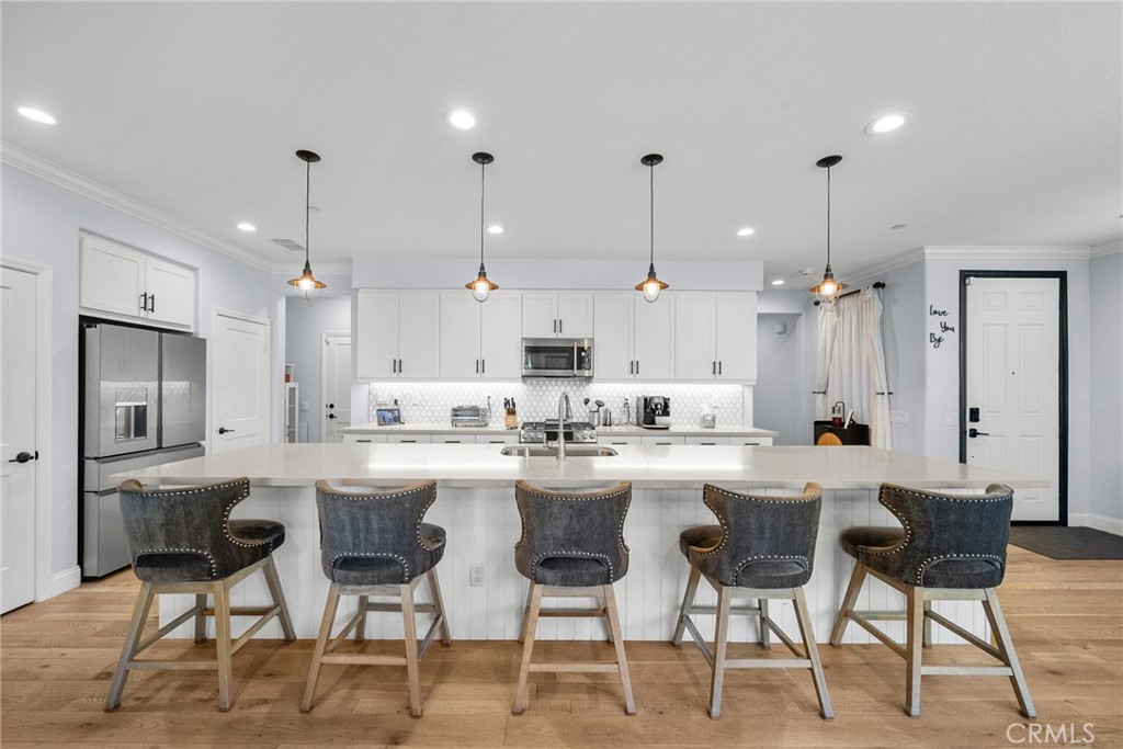 221 Morro Way, Unit 1 Simi Valley, CA 93065 - Photo 3 of 44