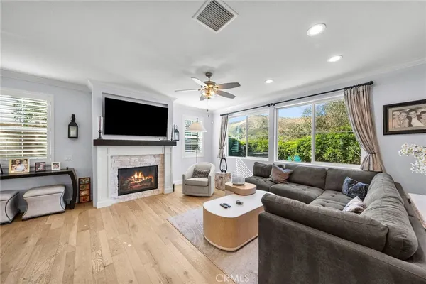$1,079,900 | 221 Morro Way, Unit 1, Simi Valley, CA 93065