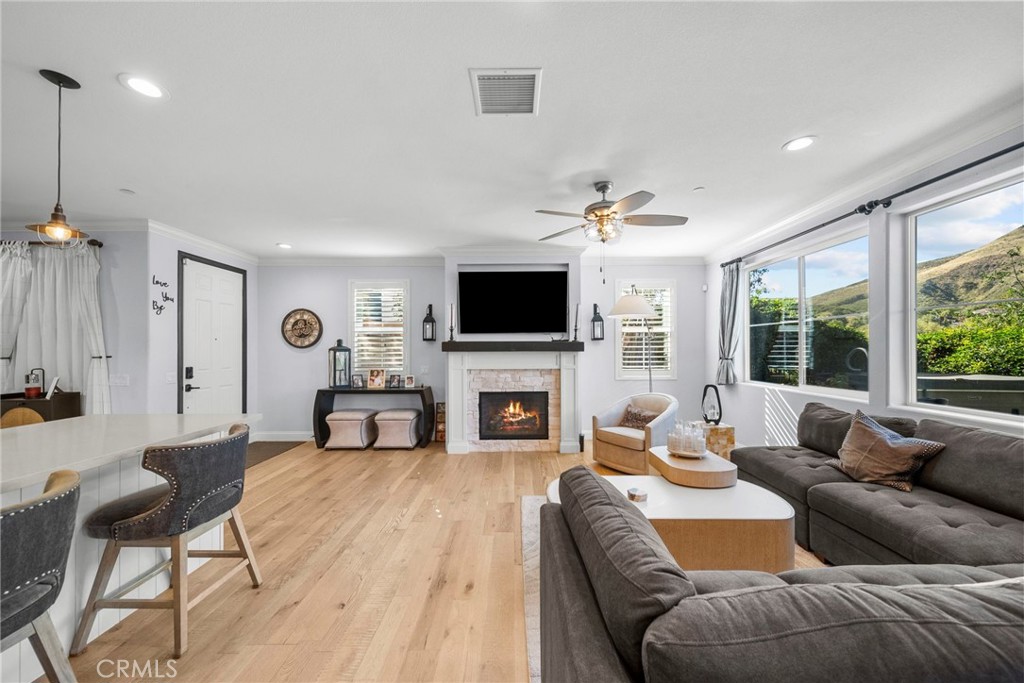 221 Morro Way, Unit 1 Simi Valley, CA 93065 - Photo 8 of 44