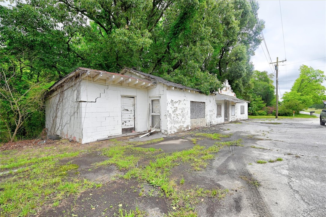 1411 Trail Road Belton, SC 29627 - Photo 43 of 47