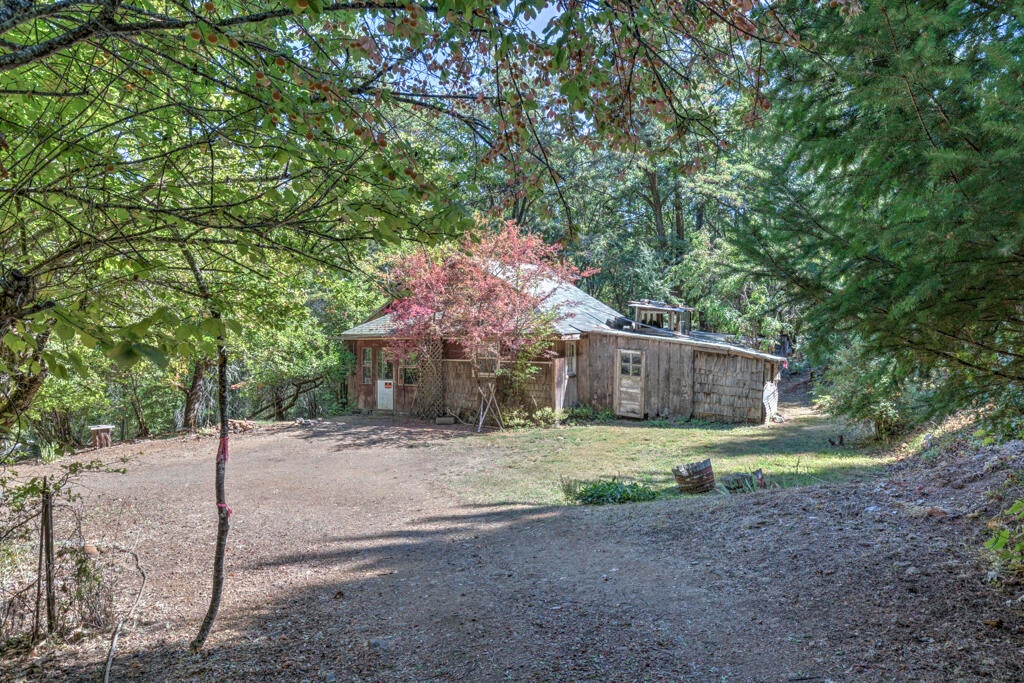 2356 Rockydale Road Cave Junction, OR 97523 - Photo 11 of 46 2356Rockydale-9