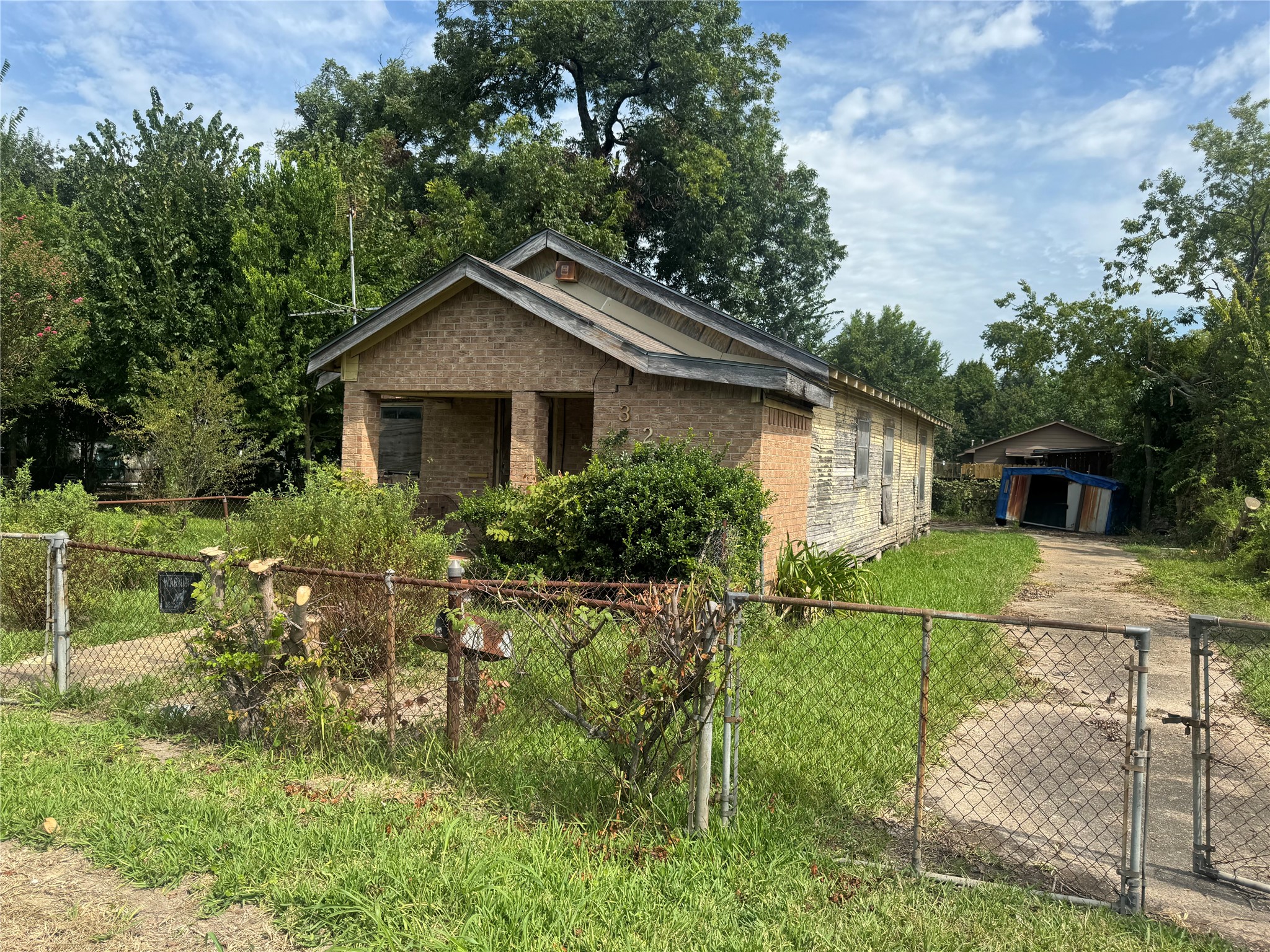 3215 Roland Street Houston, TX 77026 - Photo 2 of 20 Existing structure on property