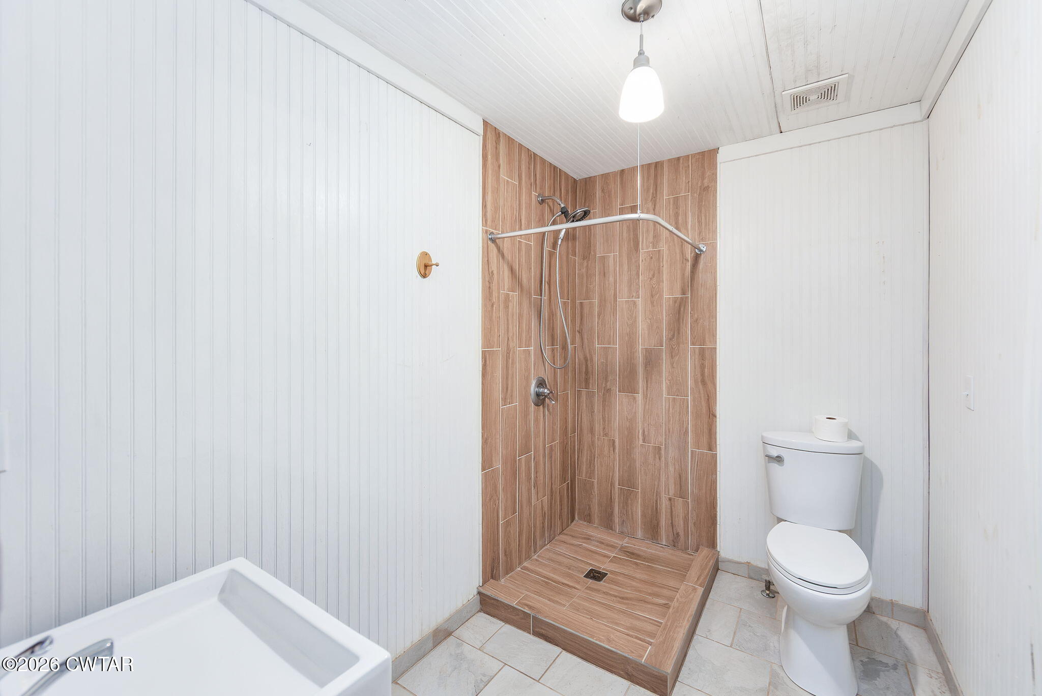 3875 Terry Road Huntingdon, TN 38344 - Photo 23 of 43 a bathroom with a toilet a sink and shower