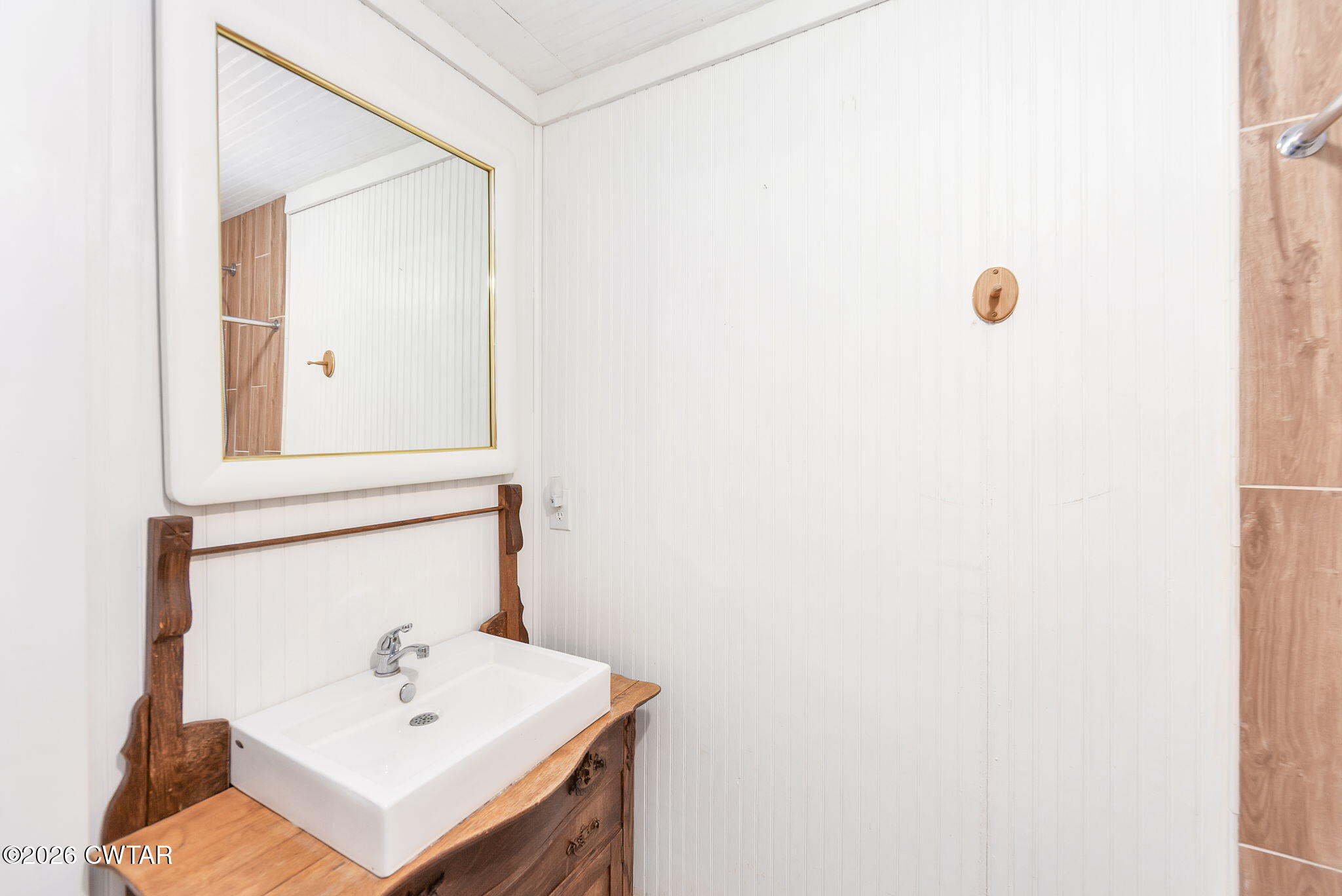 3875 Terry Road Huntingdon, TN 38344 - Photo 24 of 43 a bathroom with a sink and a mirror