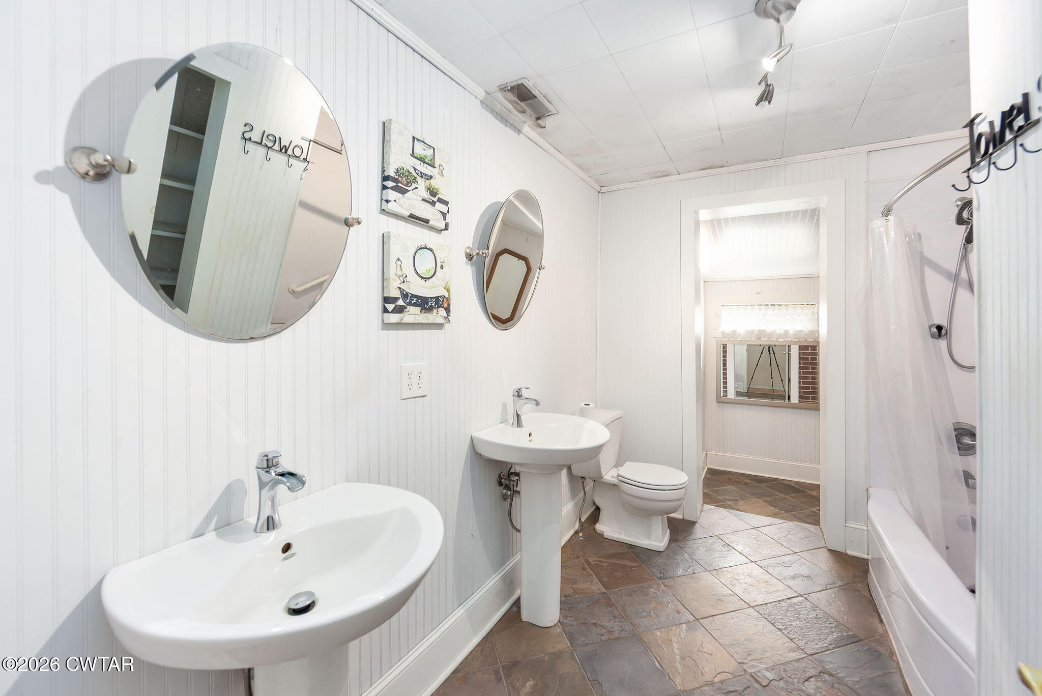 3875 Terry Road Huntingdon, TN 38344 - Photo 27 of 43 a bathroom with a toilet sink and mirror