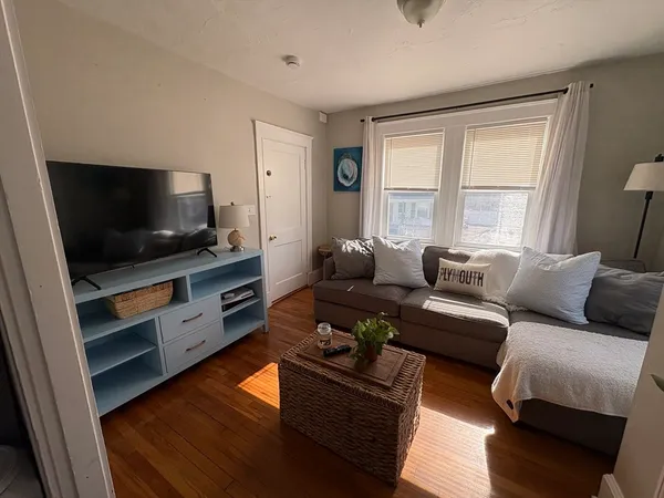 $2,050 | 20-22 Sumner Street, Unit 201, Quincy, MA 02169