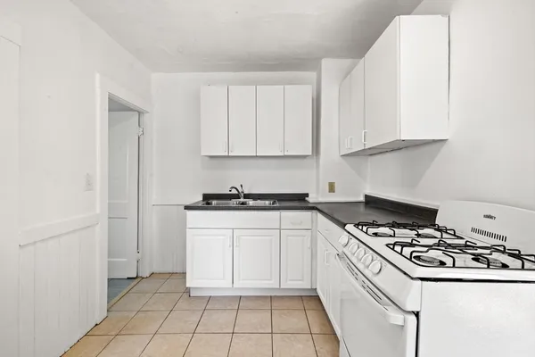 $2,050 | 20-22 Sumner Street, Unit 201, Quincy, MA 02169
