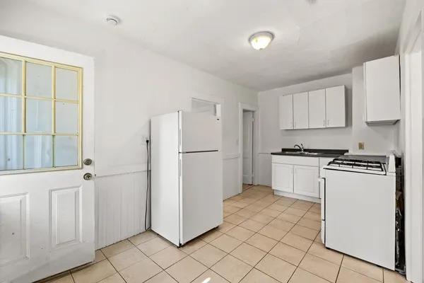 $2,050 | 20-22 Sumner Street, Unit 201, Quincy, MA 02169