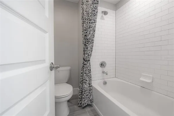 a bathroom with a bathtub and toilet