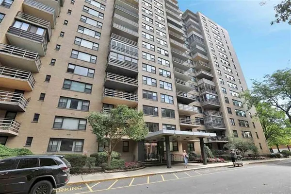 $1,900 | 201 St Pauls Avenue, Unit 2M, Jersey City, NJ 07306