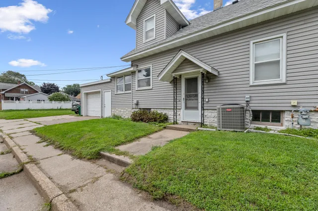 $209,700 | 749 West 4th Street, Winona, MN 55987