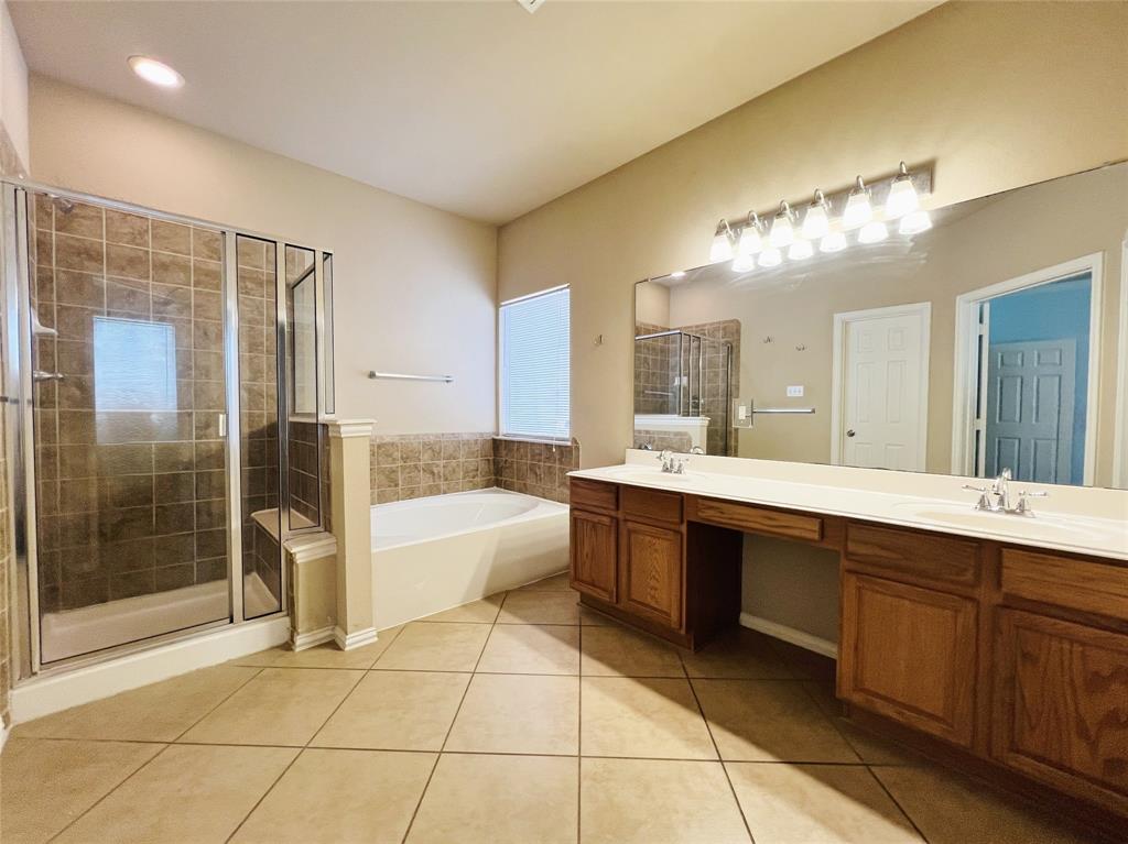 552 Kerry Street Crowley, TX 76036 - Photo 17 of 27
