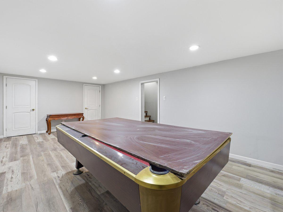 16808 Tammany Manor Road Williamsport, MD 21795 - Photo 31 of 41 Spacious game room with wet bar