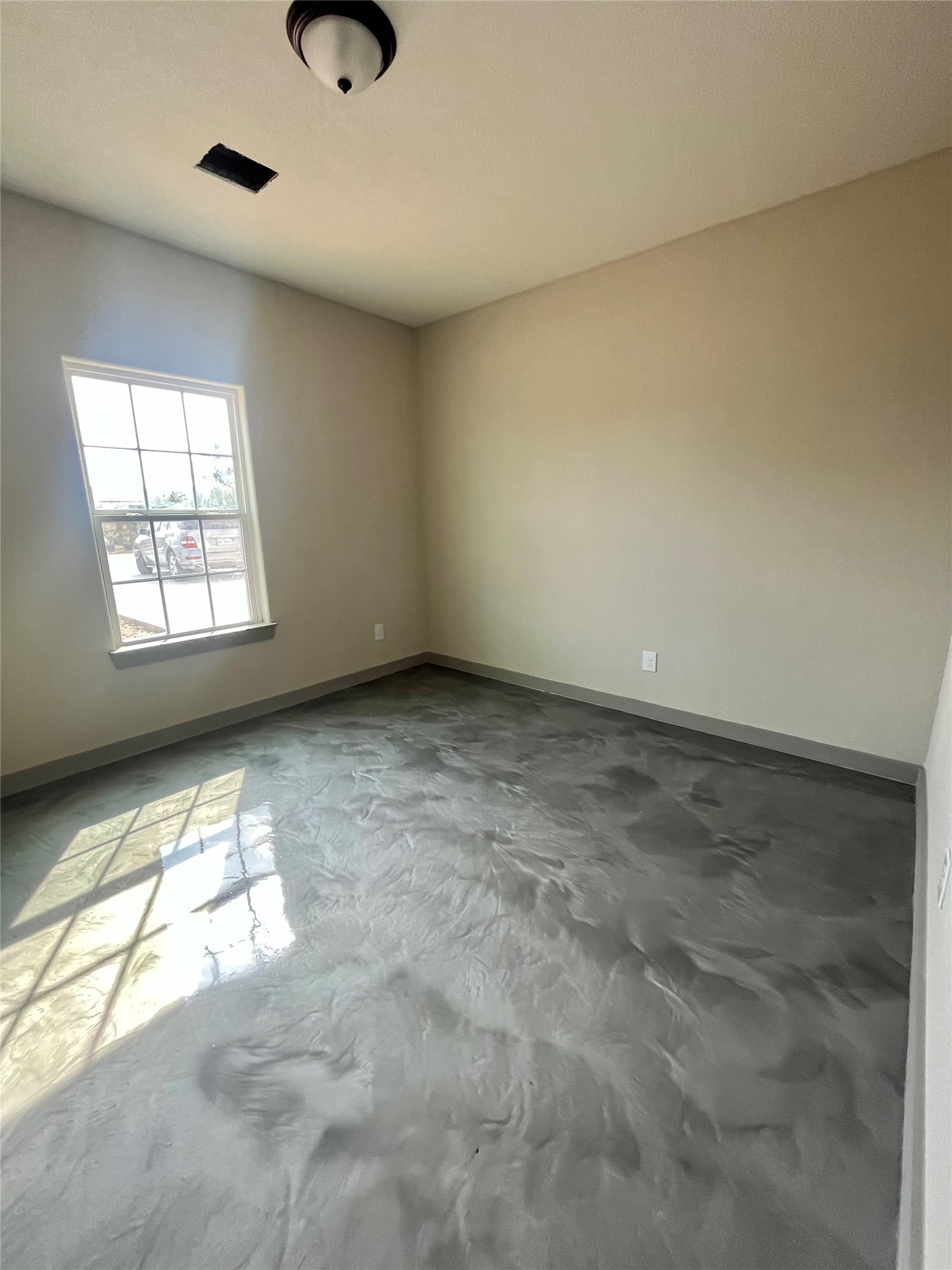 17539 Reno Road Conroe, TX 77306 - Photo 13 of 19 an empty room with windows