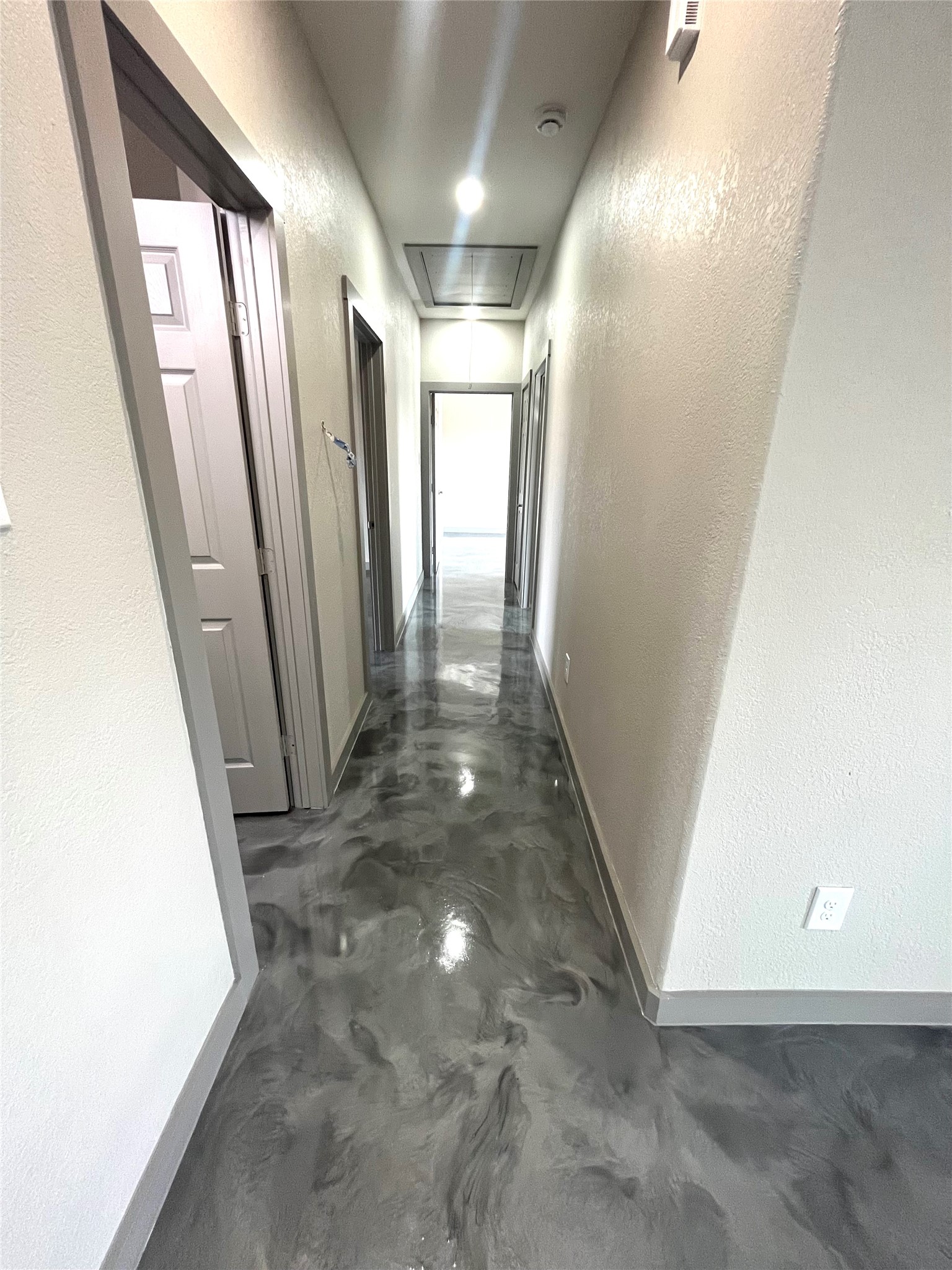 17539 Reno Road Conroe, TX 77306 - Photo 8 of 19 a view of gallery with windows