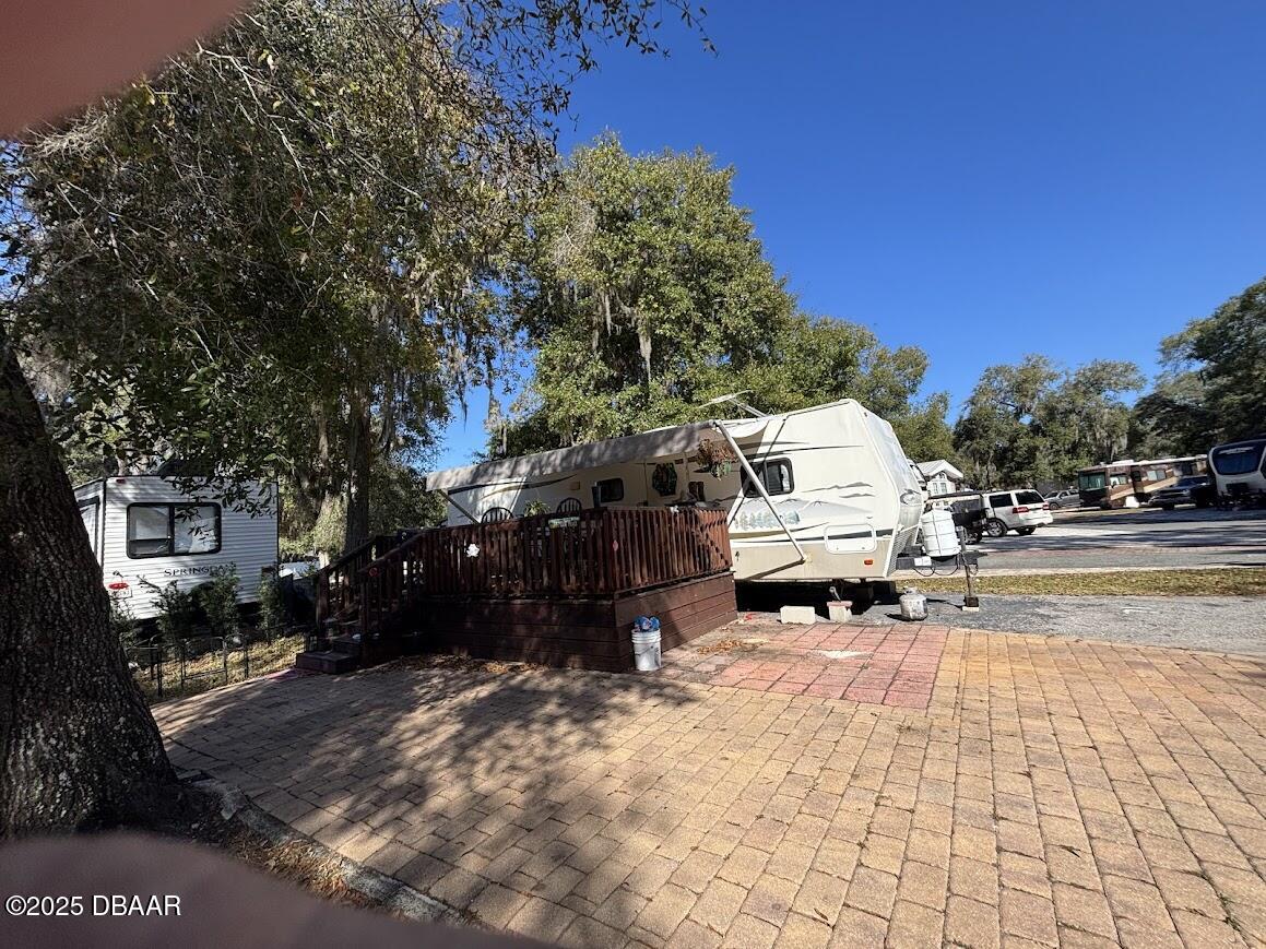 25146 Northeast 140th Loop Salt Springs, FL 32134 - Photo 4 of 46 a view of the street
