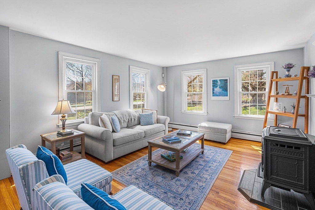 416 Boston Road Sutton, MA 01590 - Photo 4 of 38