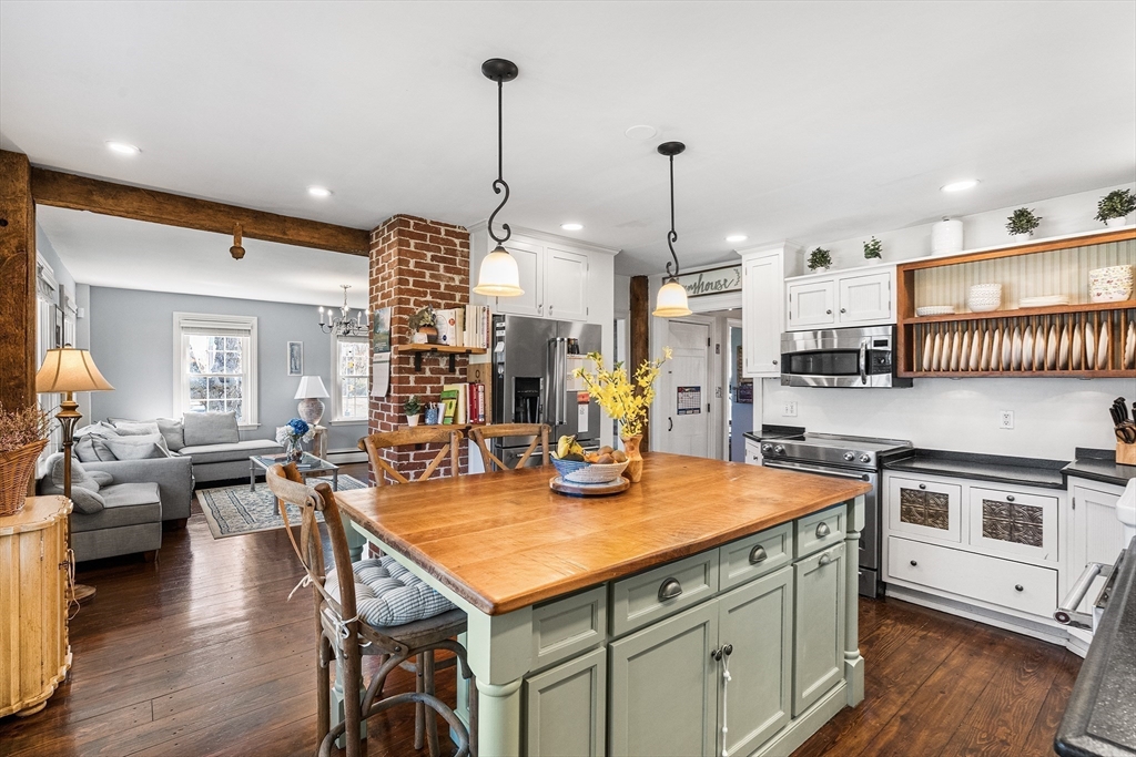 416 Boston Road Sutton, MA 01590 - Photo 6 of 38