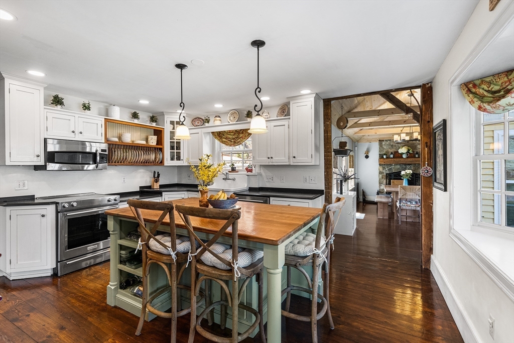 416 Boston Road Sutton, MA 01590 - Photo 7 of 38