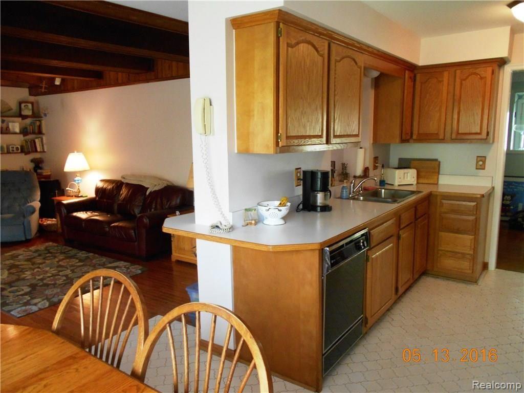 28313 Westerleigh Road Farmington Hills, MI 48334 - Photo 19 of 34
