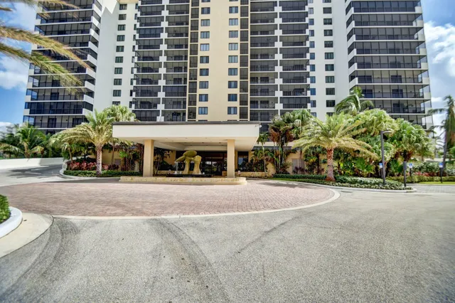 $889,000 | 3420 South Ocean Boulevard, Unit 4U, Highland Beach, FL 33487
