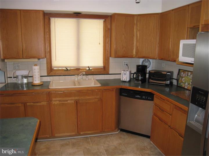 63 Winding Way Road Stratford, NJ 08084 - Photo 12 of 20