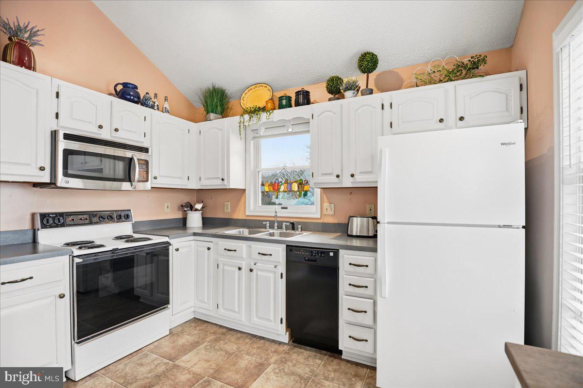 14382 Sedwick Avenue Solomons, MD 20688 - Photo 71 of 90 Full kitchen is ready for guests!