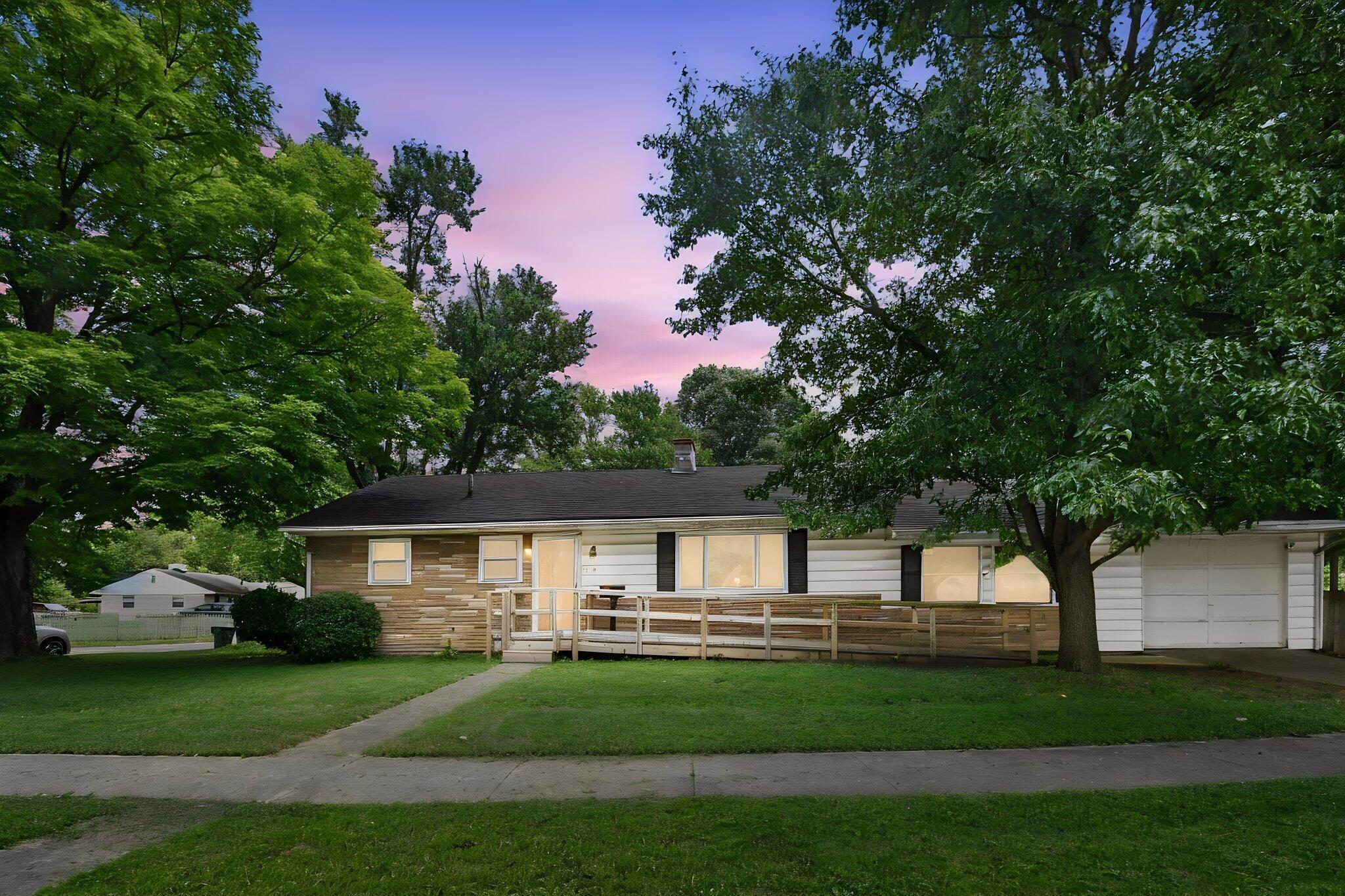 916 South Hampton Road Columbus, OH 43227 - Photo 1 of 13 1-web-or-mls-916-s-hampton-rd