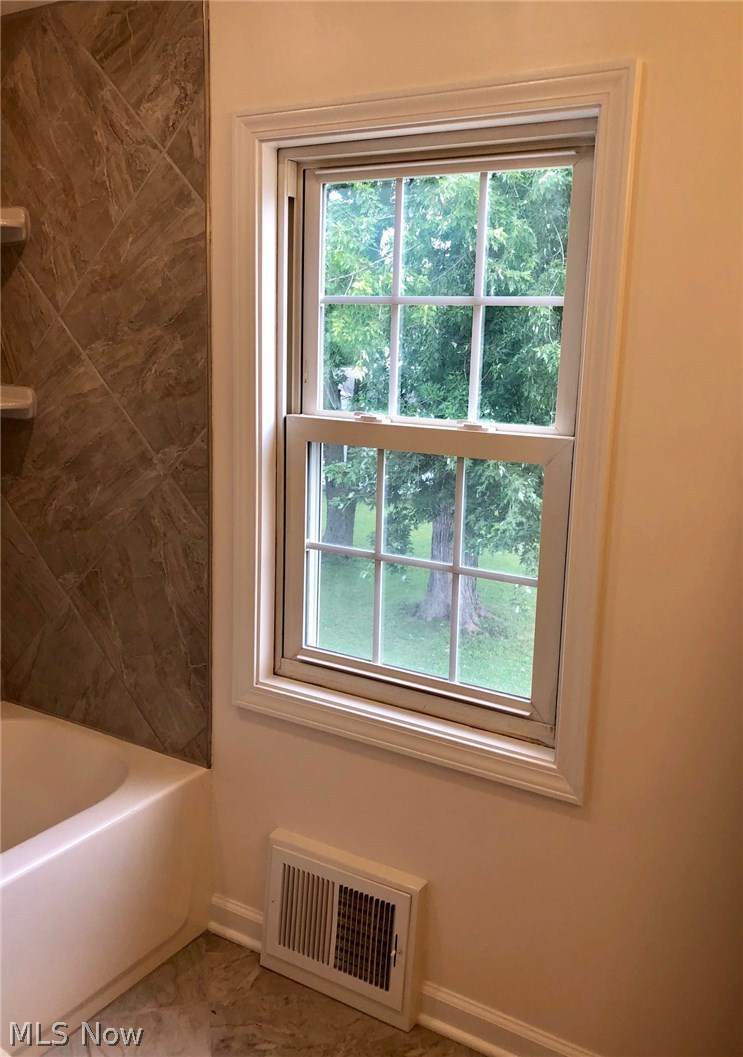 5447 Summit Road Cleveland, OH 44124 - Photo 16 of 25