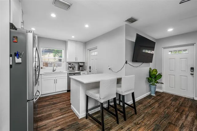 $1,999 | 1303 East Norfolk Street, Tampa, FL 33604