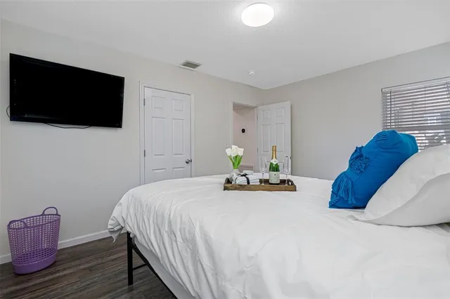 $1,999 | 1303 East Norfolk Street, Tampa, FL 33604