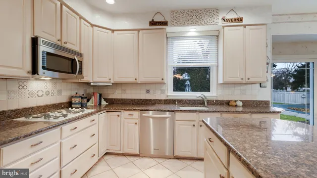 $965,000 | 15 Lori Lane, Huntingdon Valley, PA 19006