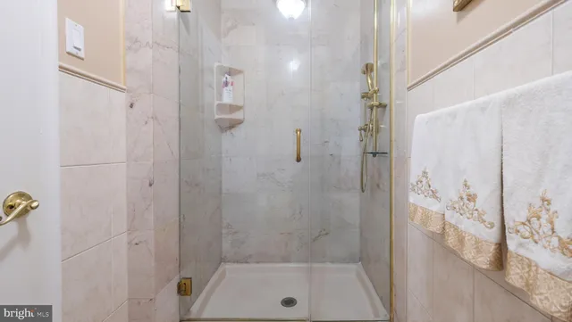 $965,000 | 15 Lori Lane, Huntingdon Valley, PA 19006