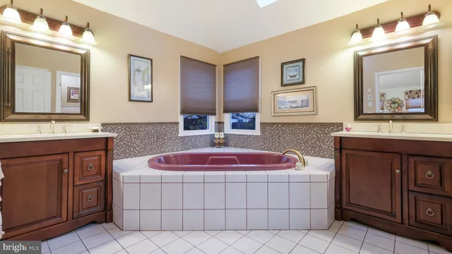 $965,000 | 15 Lori Lane, Huntingdon Valley, PA 19006