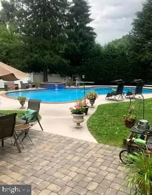 $965,000 | 15 Lori Lane, Huntingdon Valley, PA 19006