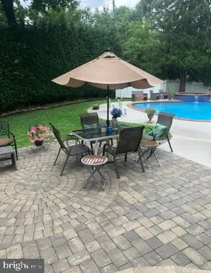 $965,000 | 15 Lori Lane, Huntingdon Valley, PA 19006