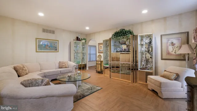 $965,000 | 15 Lori Lane, Huntingdon Valley, PA 19006