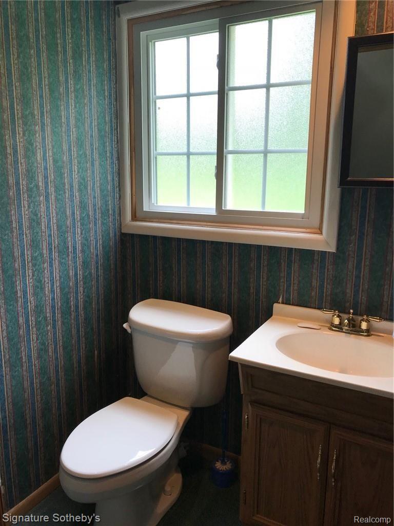 28512 Quail Hollow Road Farmington, MI 48331 - Photo 23 of 28 IMG_3411.jpg