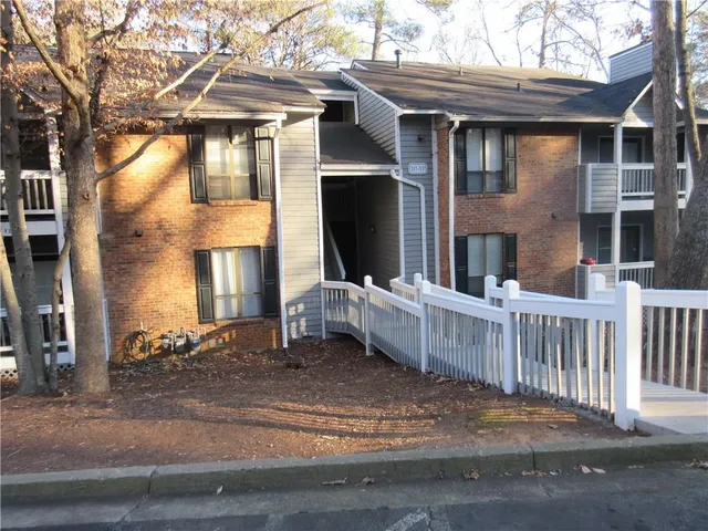 $1,600 | 325 Warm Springs Circle, Unit 325, Roswell, GA 30075