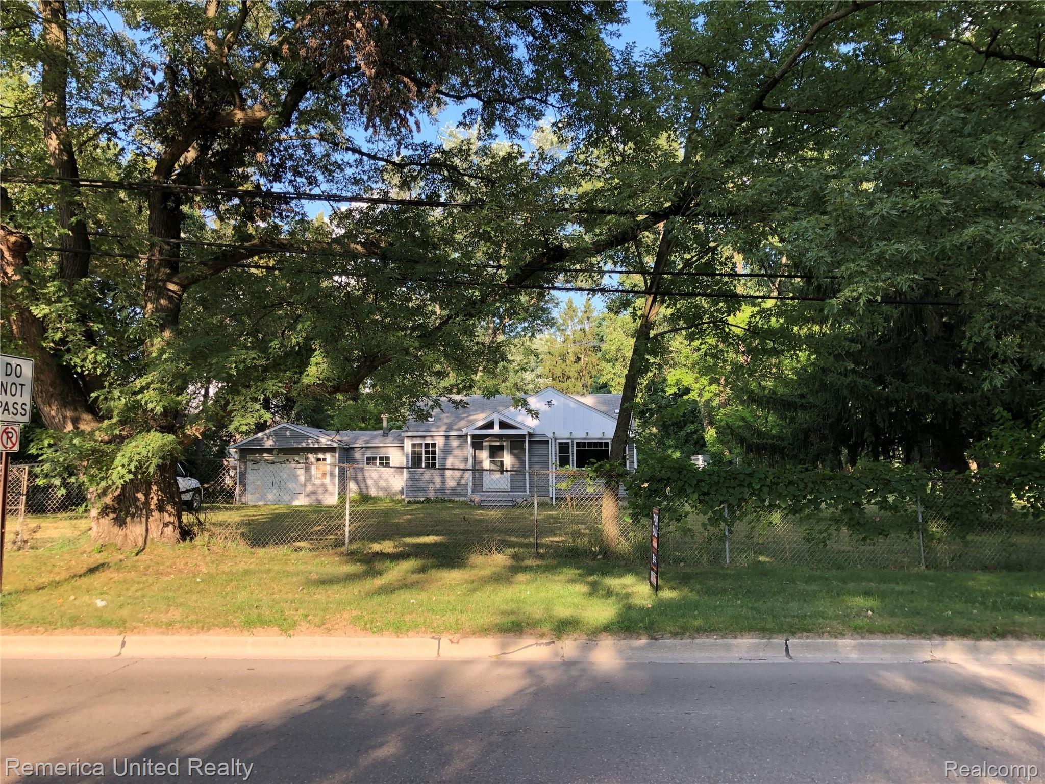20918 Tuck Road Farmington, MI 48336 - Photo 23 of 23 C5321DF8-0B43-49CF-B2E8-2FDDEF4985E7.jpeg