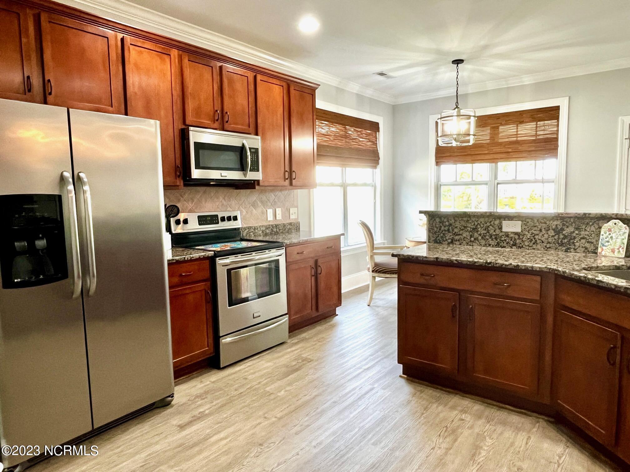 7176 Bonaventure Street Southwest Ocean Isle Beach, NC 28469 - Photo 14 of 30 45 Kitchen