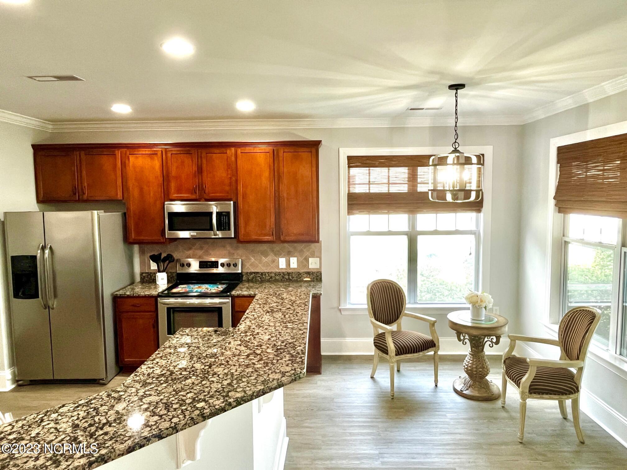 7176 Bonaventure Street Southwest Ocean Isle Beach, NC 28469 - Photo 10 of 30 41 Kitchen