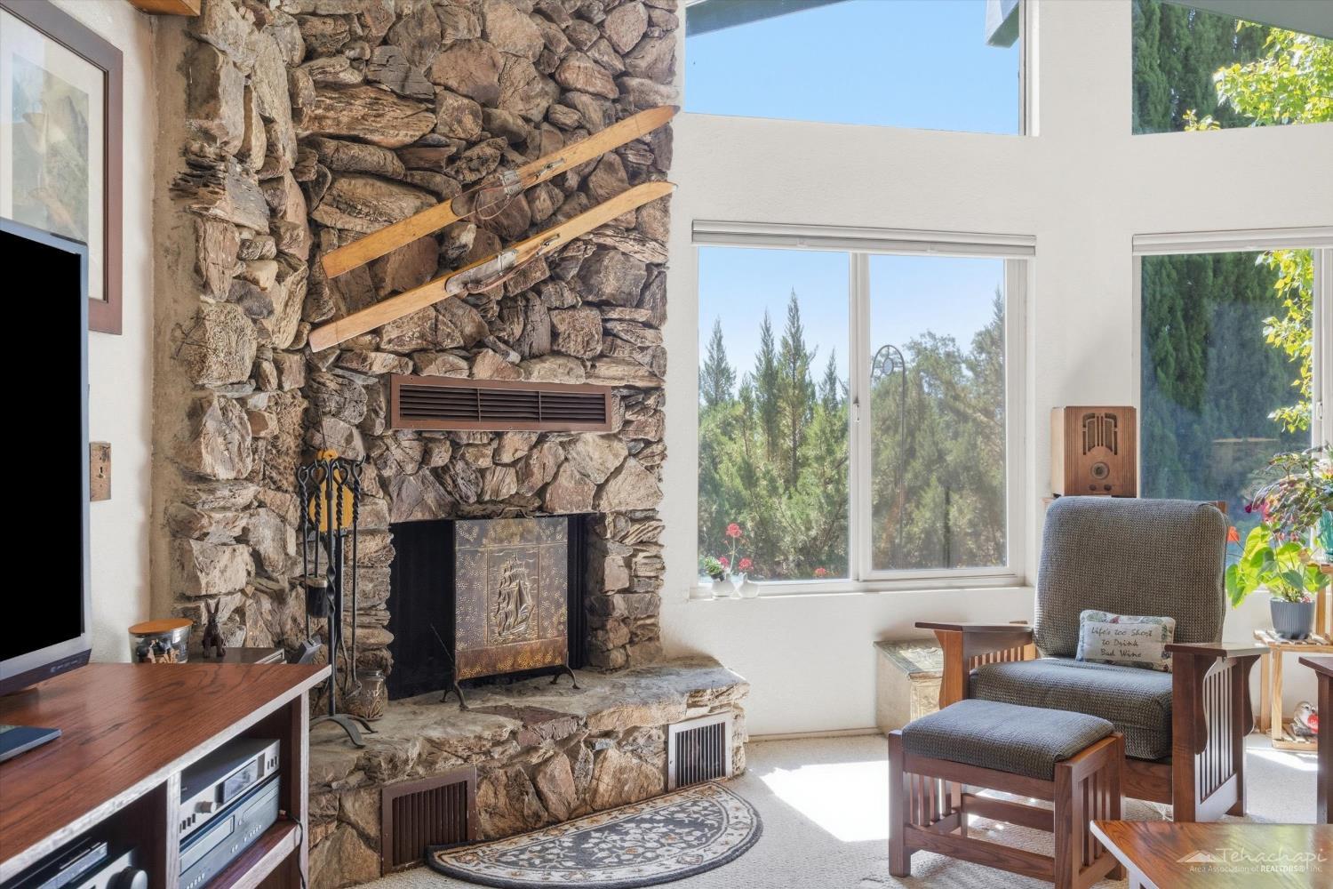 25981 Bear Valley Road Tehachapi, CA 93561 - Photo 8 of 37 Gallery Image 8