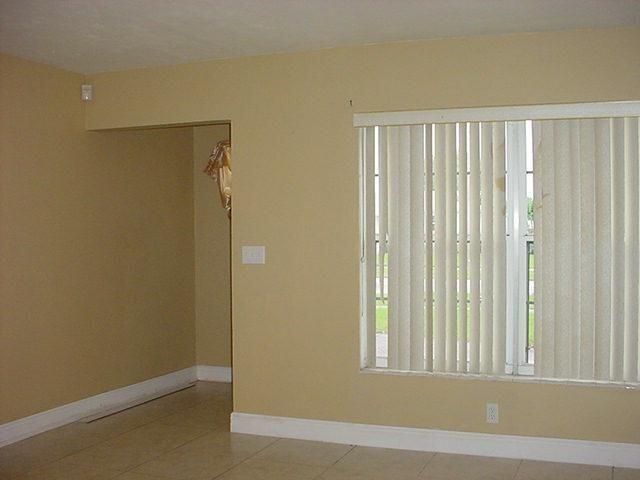 539 Silver Beach Road Lake Park, FL 33403 - Photo 14 of 23 539 living rm