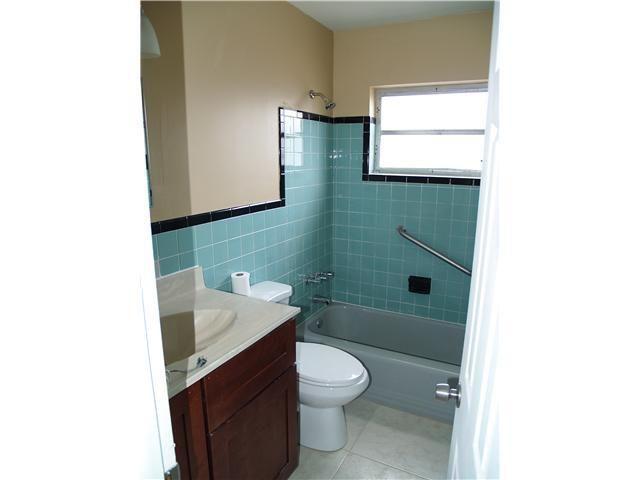 539 Silver Beach Road Lake Park, FL 33403 - Photo 19 of 23 539 guest bath